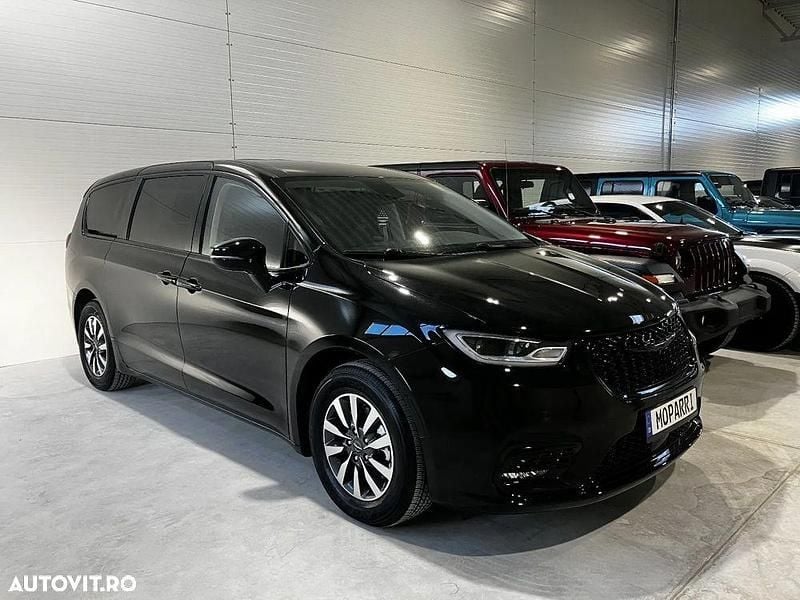 Culoarenegru Utilizat 2024 Chrysler Pacifica Monovolum | 35.500 EUR - Imagine 1/4