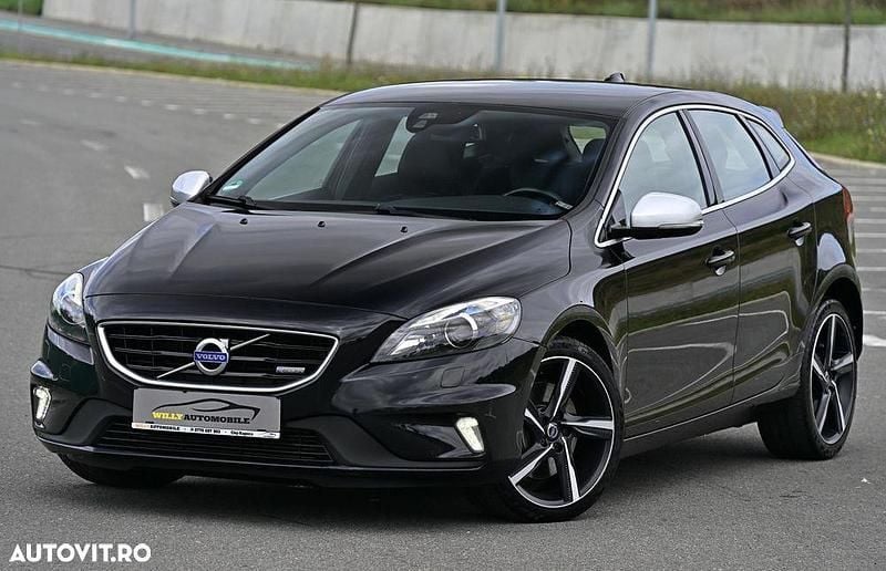 Culoarenegru Utilizat 2015 Volvo V40 R-Design Break | 10.950 EUR (Preț OK) - Imagine 1/4