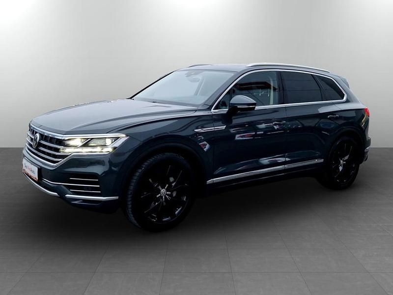 Verde mediu metalic Utilizat 2019 VW Touareg Atmosphere SUV | 35.950 EUR (Super Preț) - Imagine 1/4