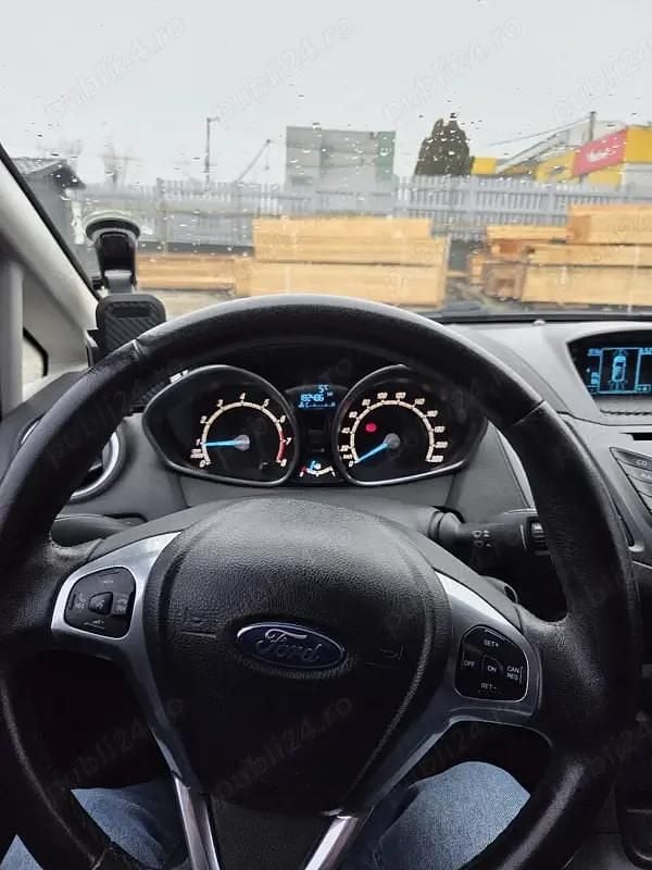 Second-hand Ford Fiesta 90 CP (66 kW) 2013 Negru Hatchback