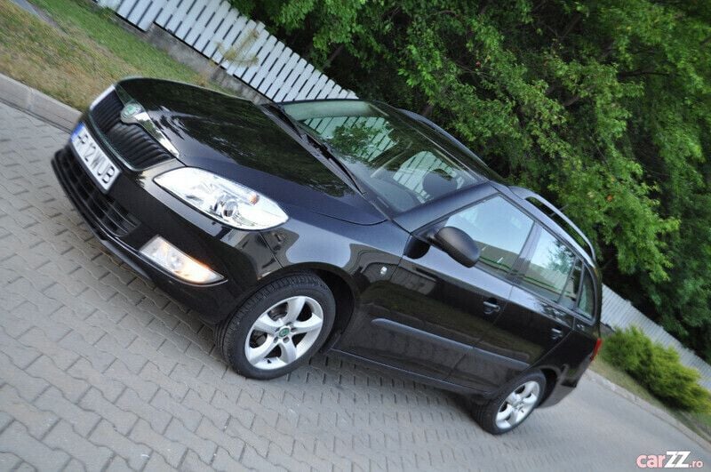 Negru Utilizat 2011 Skoda Fabia Berlinǎ | 4.550 EUR (Puțin scump) - Imagine 1/4