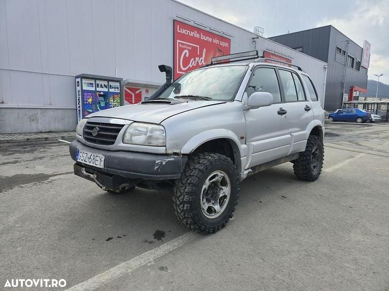 Second-hand Suzuki Grand Vitara 109 CP (80 kW) 2005 Culoarenegru SUV