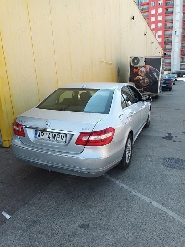 Second-hand Mercedes E200 136 CP (100 kW) 2011 Argintiu Berlinǎ