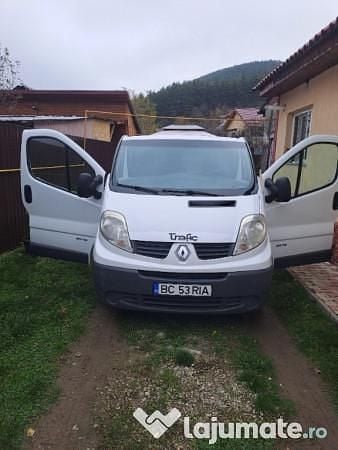 Utilizat 2013 Renault Trafic Monovolum | 4.999 EUR (Super Preț) - Imagine 1/4