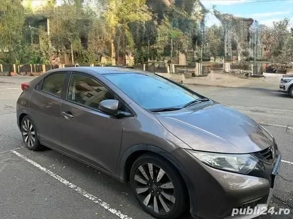 Second-hand Honda Civic Comfort 140 CP (102 kW) 2014 Maro Break