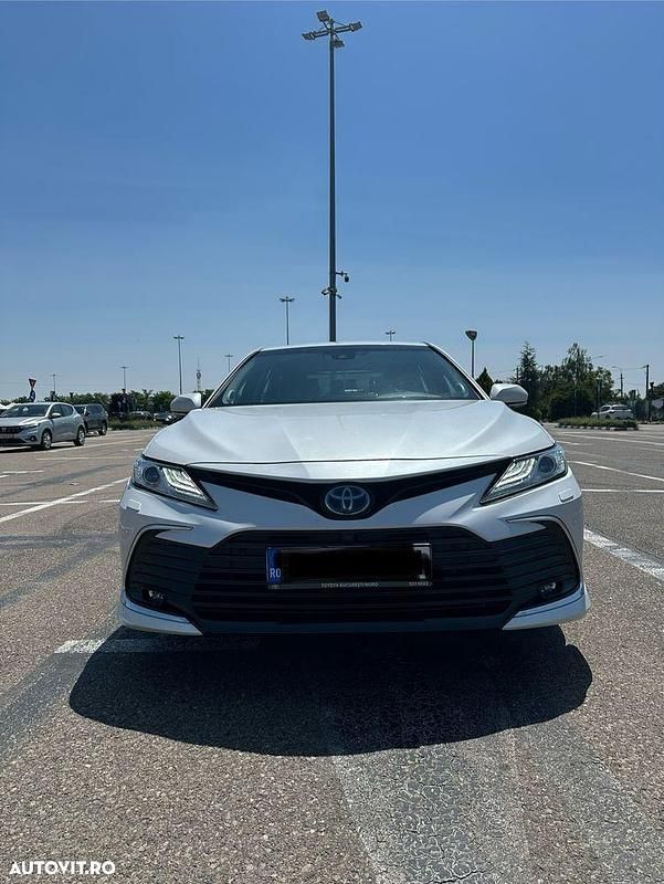 Alb Utilizat 2023 Toyota Camry Berlinǎ | 13.900 EUR - Imagine 1/4