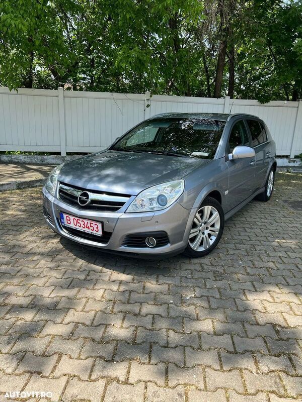 Gri Utilizat 2006 Opel Signum Break | 2.999 EUR - Imagine 1/4