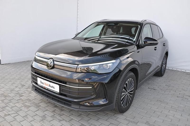 Negru metalic perleffect Utilizat 2024 VW Tiguan SUV | 32.900 EUR - Imagine 1/4