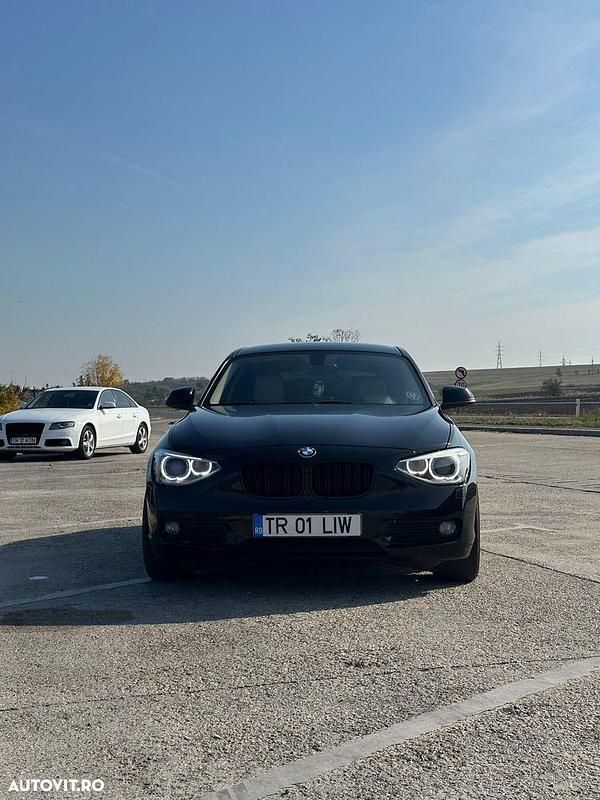 Culoarenegru Utilizat 2012 BMW 118 Sport Line Hatchback | 7.700 EUR (Puțin scump) - Imagine 1/4