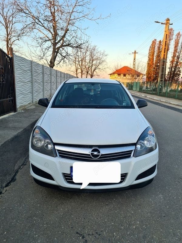 Alb Utilizat 2012 Opel Astra Berlinǎ | 3.350 EUR (Preț bun) - Imagine 1/4