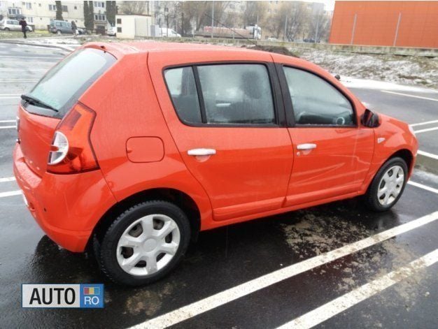 Rosu Utilizat 2010 Dacia Sandero Hatchback | 3.650 EUR (Preț OK) - Imagine 1/4