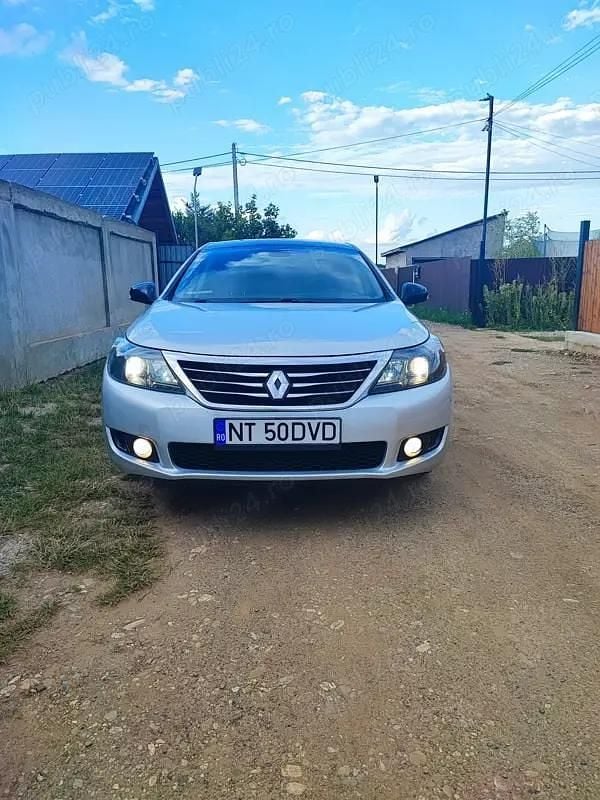 Utilizat 2011 Renault Latitude Privilege Berlinǎ | 4.900 EUR - Imagine 1/4