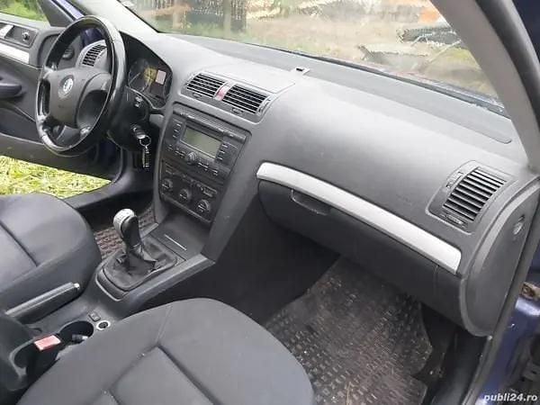 Utilizat 2005 Skoda Octavia Break | 1.899 EUR (Preț bun) - Imagine 1/4