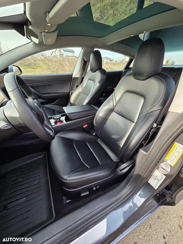 Second-hand Tesla Model 3 350 kW (476 CP) 2020 Culoaregri Berlinǎ