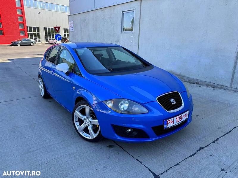 Second-hand Seat Leon Ecomotive 105 CP (77 kW) 2011 Culoarealbastru Hatchback