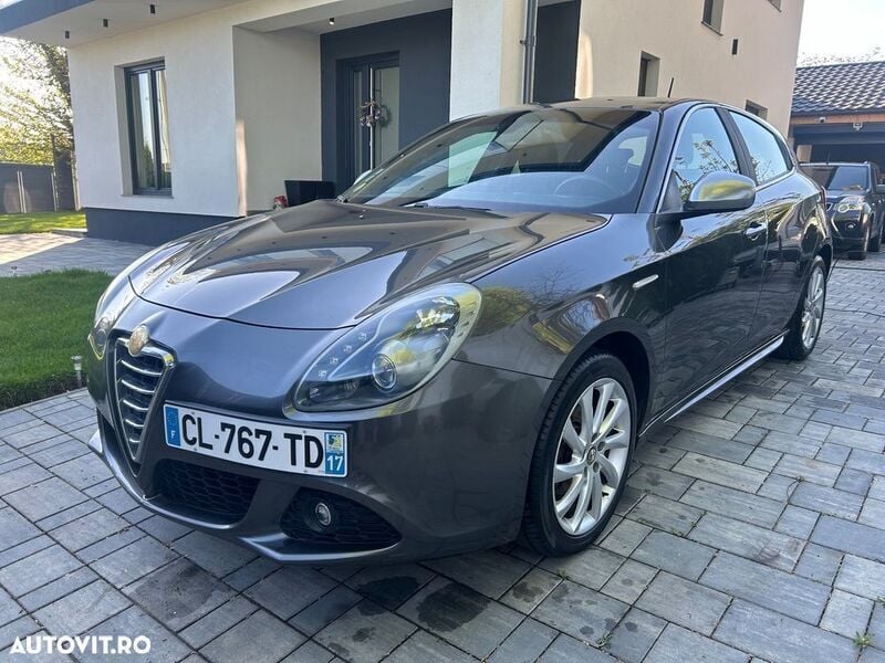 Gri Utilizat 2012 Alfa Romeo Giulietta Hatchback | 4.990 EUR - Imagine 1/4