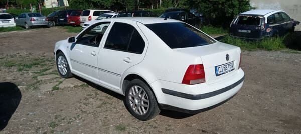 Alb Utilizat 2001 VW Bora Berlinǎ | 2.000 EUR - Imagine 1/4