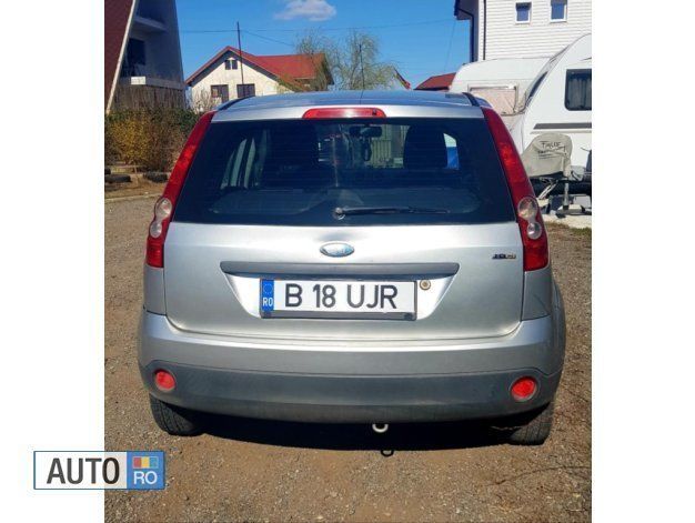 Second-hand Ford Fiesta 70 CP (51 kW) 2006 Argintiu Hatchback