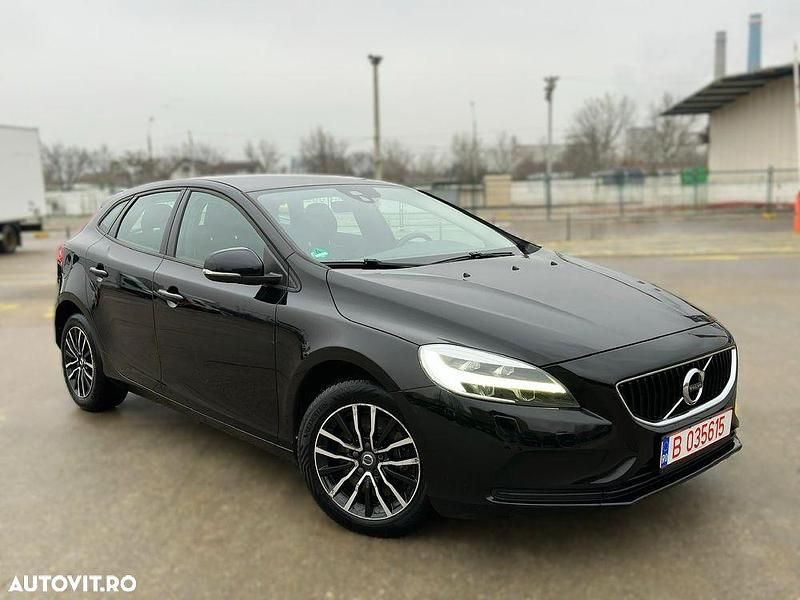 Second-hand Volvo V40 Plus 150 CP (110 kW) 2017 Culoarenegru Hatchback