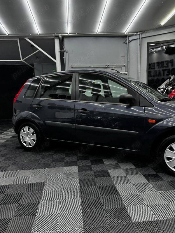 Negru Utilizat 2006 Ford Fiesta Hatchback | 3.150 EUR (Scump) - Imagine 1/4