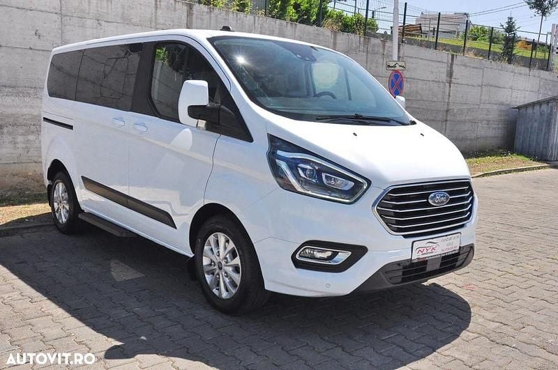 Second-hand Ford Tourneo Titanium 185 CP (136 kW) 2020 Culoarealb Van