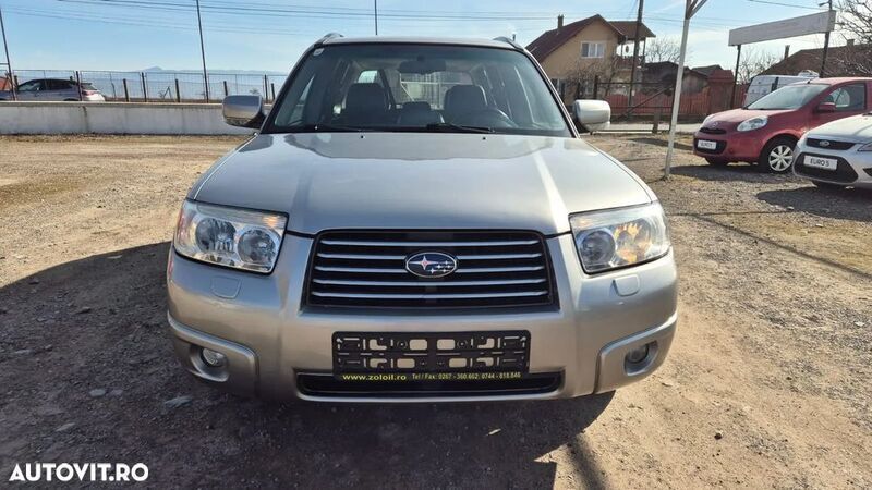 Gri Utilizat 2005 Subaru Forester Comfort SUV | 3.999 EUR - Imagine 1/4