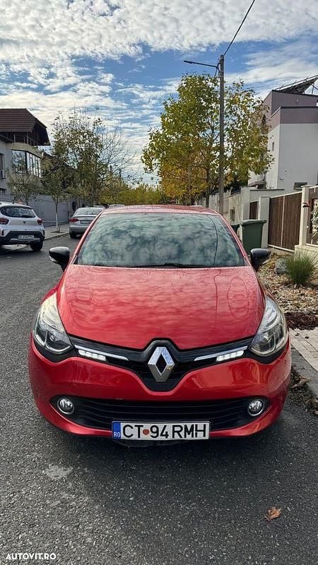 Culoarerosu Utilizat 2013 Renault Clio IV Intens Hatchback | 4.250 EUR (Preț bun) - Imagine 1/4