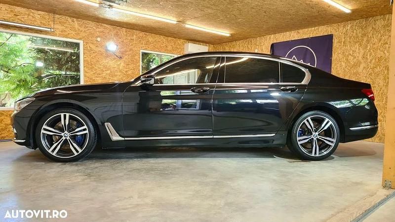 Culoarenegru Utilizat 2017 BMW 750L Berlinǎ | 31.800 EUR - Imagine 1/4