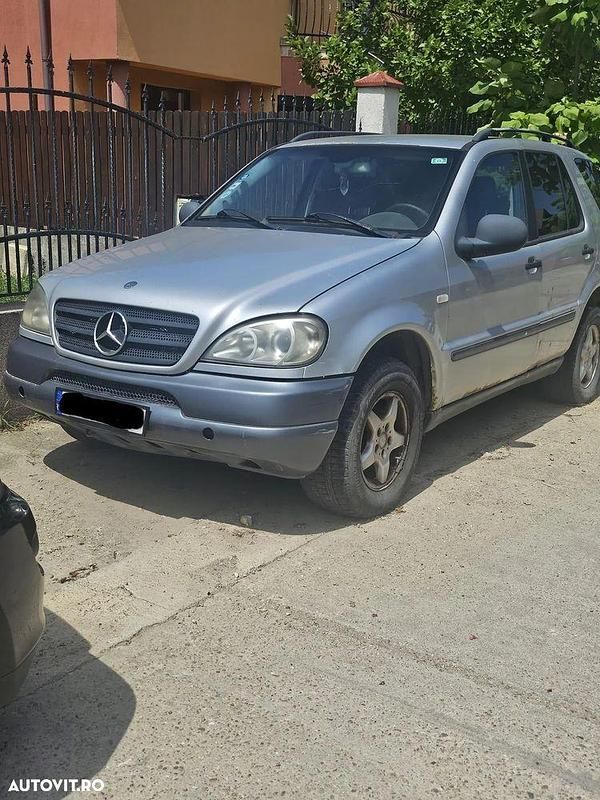 Gri Utilizat 2001 Mercedes ML320 SUV | 1.500 EUR - Imagine 1/1