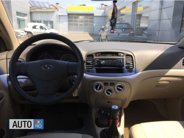 Verde Utilizat 2006 Hyundai Accent Hatchback | 2.700 EUR - Imagine 1/4