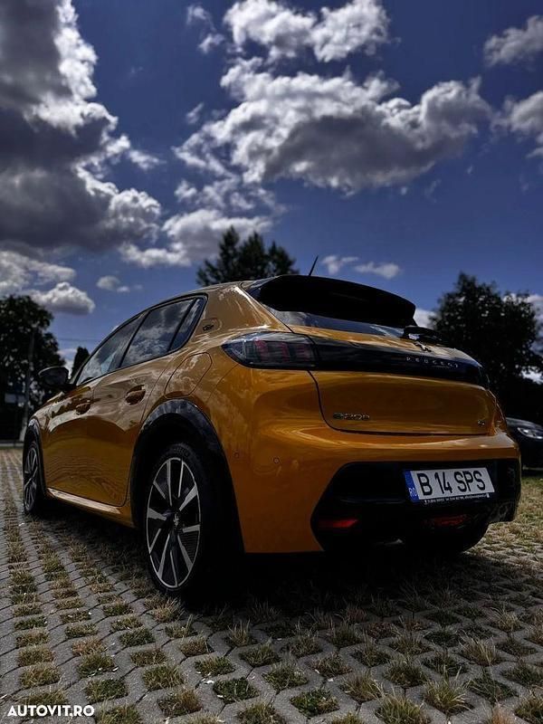 Galbeuriu Utilizat 2020 Peugeot e-208 GT Hatchback | 15.990 EUR - Imagine 1/4