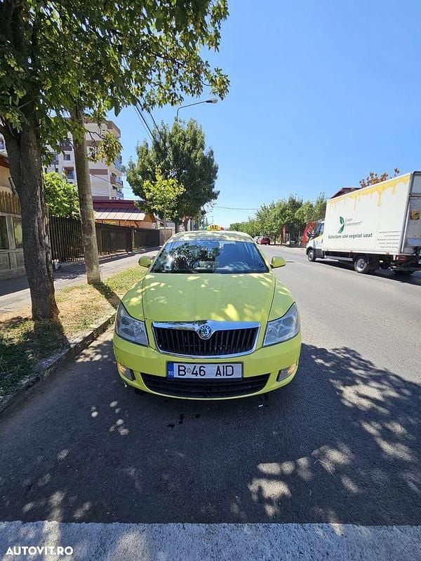 Culoaregalbeuriu Utilizat 2011 Skoda Octavia Classic Berlinǎ | 2.400 EUR (Super Preț) - Imagine 1/4