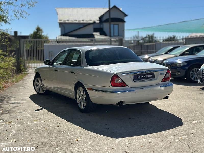 Second-hand Jaguar XJ 204 CP (150 kW) 2006 Culoarealb Berlinǎ