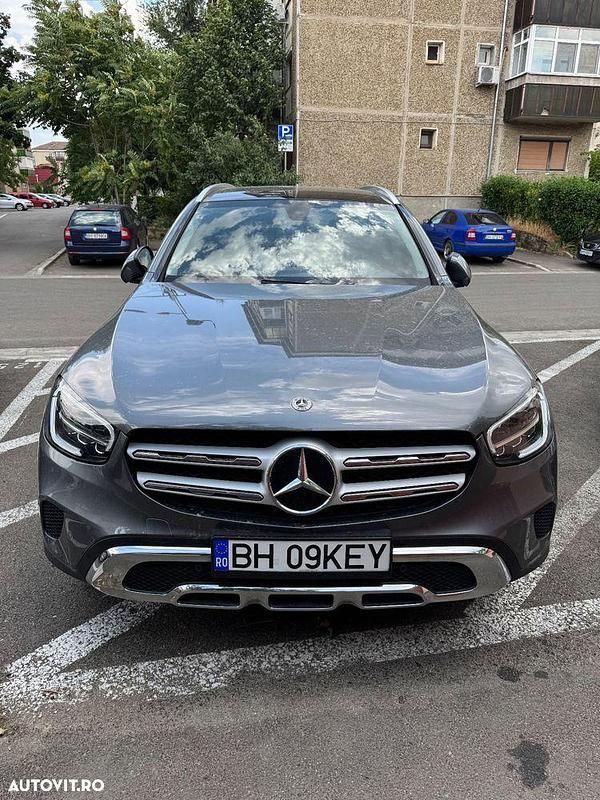 Gri Utilizat 2022 Mercedes GLC200 SUV | 37.500 EUR (Preț bun) - Imagine 1/4
