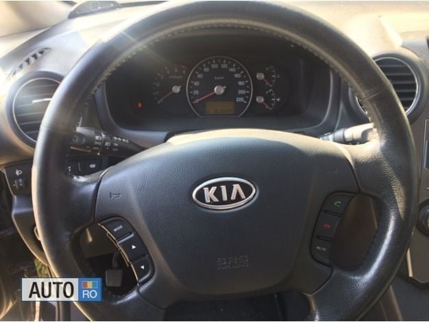 Second-hand Kia Carens 115 CP (84 kW) 2011 Negru Monovolum