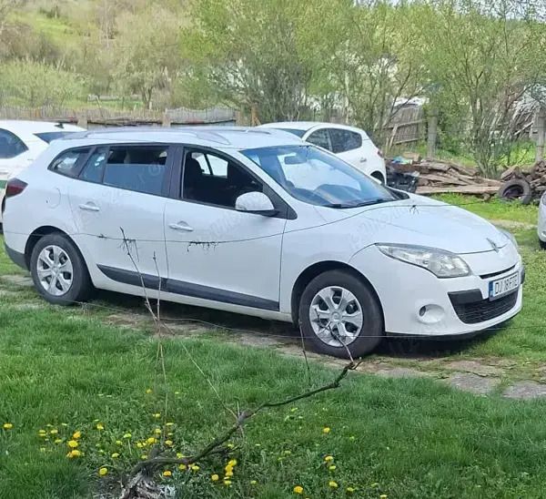 Alb Utilizat 2010 Renault Mégane III Break | 3.300 EUR (Preț OK) - Imagine 1/4