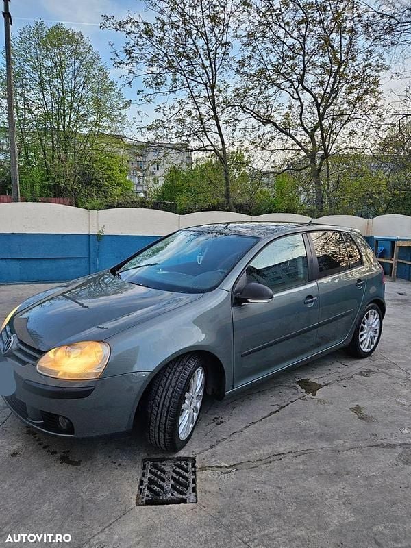 Culoareverde Utilizat 2007 VW Golf V Trendline Hatchback | 2.200 EUR (Preț bun) - Imagine 1/4