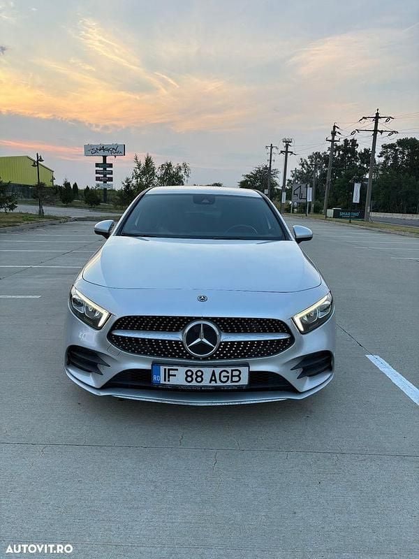 Argint Utilizat 2018 Mercedes A180 Hatchback | 20.600 EUR (Puțin scump) - Imagine 1/4