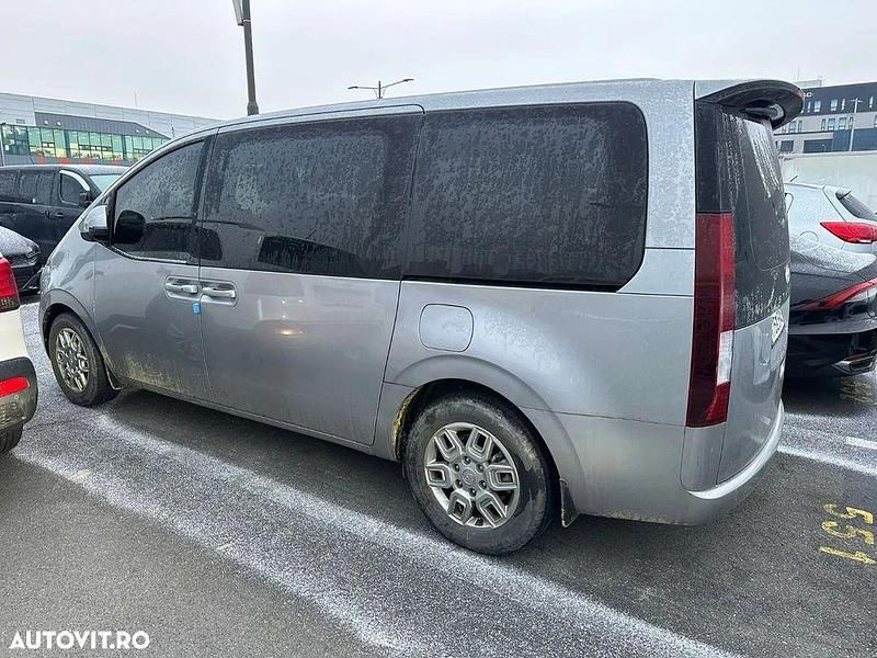 Second-hand Hyundai Staria Trend 177 CP (130 kW) 2023 Culoaregri Monovolum