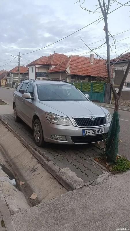 Utilizat 2012 Skoda Octavia Break | 4.300 EUR (Preț bun) - Imagine 1/4