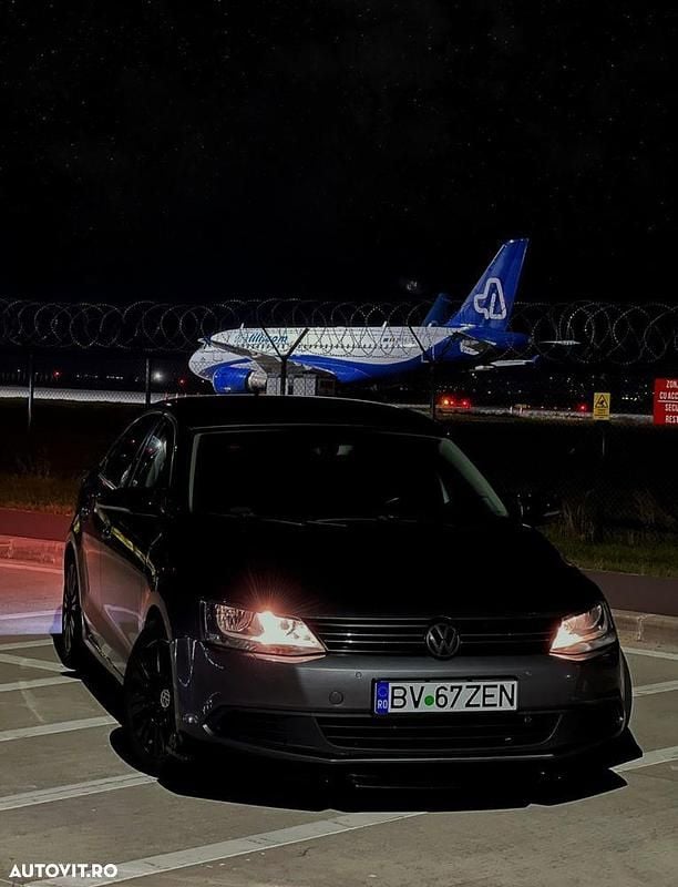 Second-hand VW Jetta Comfortline 105 CP (77 kW) 2012 Culoaregri Berlinǎ