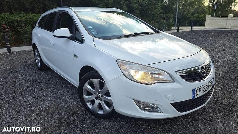 Alb Utilizat 2012 Opel Astra Cosmo Break | 3.650 EUR (Preț OK) - Imagine 1/4