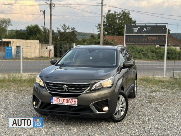 Verde Utilizat 2018 Peugeot 5008 Allure Monovolum | 12.990 EUR (Puțin scump) - Imagine 1/4