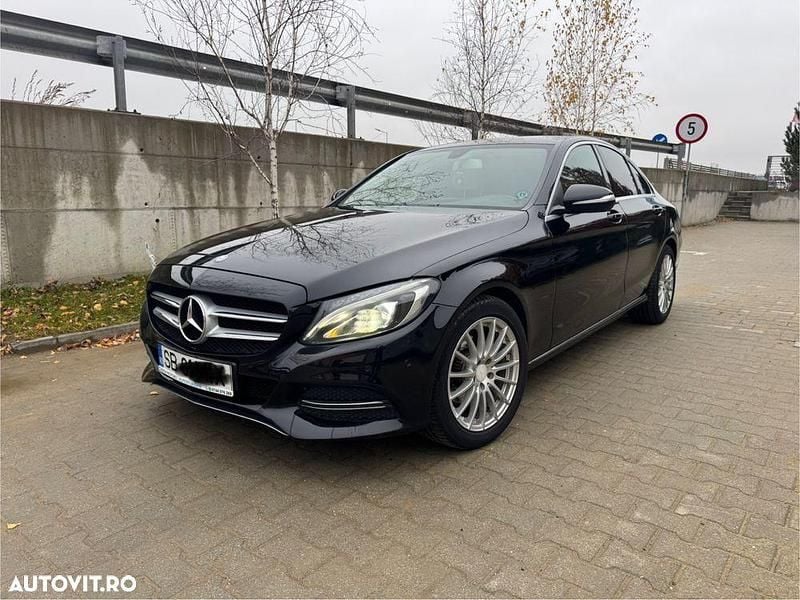 Culoarenegru Utilizat 2015 Mercedes C200 Berlinǎ | 9.990 EUR (Preț bun) - Imagine 1/4