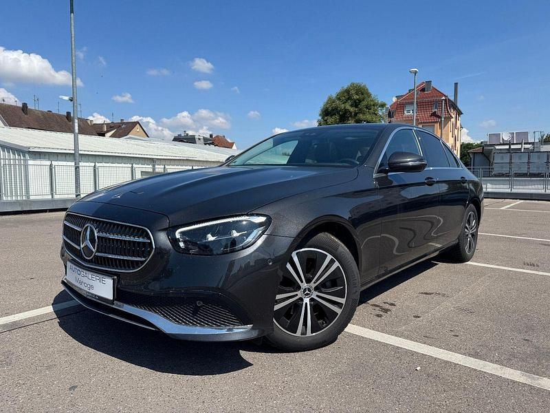 Utilizat 2022 Mercedes E220 | 41.982 EUR (Scump) - Imagine 1/1