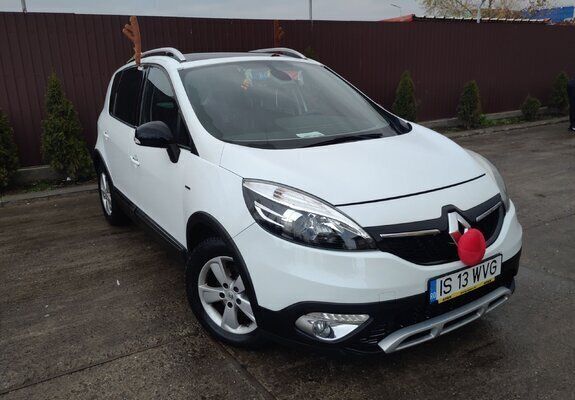 Alb Utilizat 2015 Renault Scénic III Bose Edition Monovolum | 7.200 EUR (Puțin scump) - Imagine 1/4