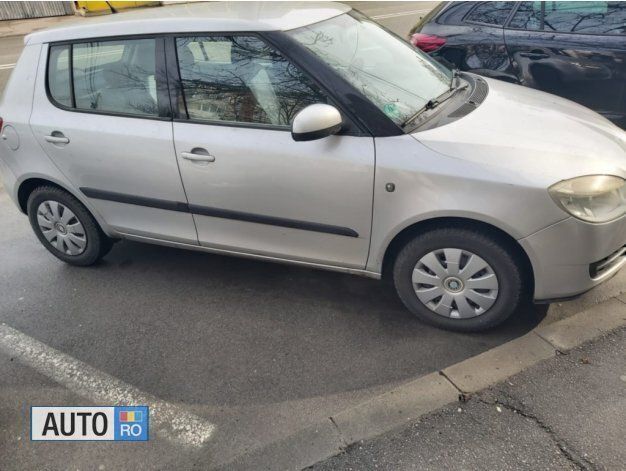Gri Utilizat 2008 Skoda Fabia Hatchback | 2.400 EUR - Imagine 1/4