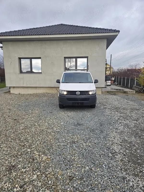 Alb Utilizat 2013 VW T5 Van | 7.350 EUR (Super Preț) - Imagine 1/4