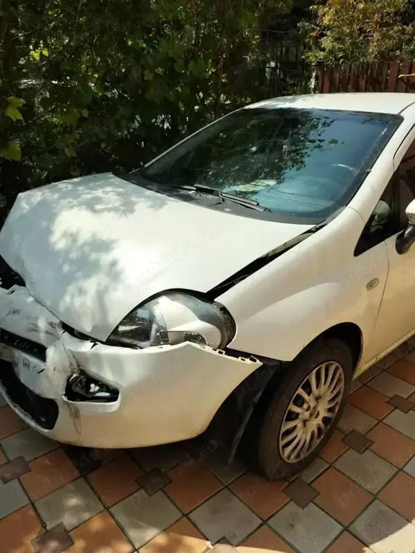 Utilizat 2014 Fiat Grande Punto Hatchback | 2.000 EUR - Imagine 1/4