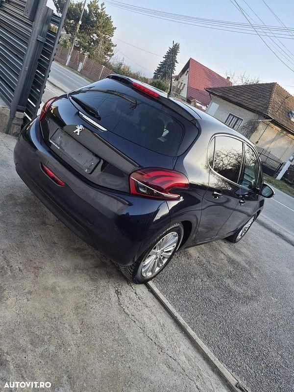 Second-hand Peugeot 208 Allure 82 CP (60 kW) 2018 Culoarealbastru Hatchback